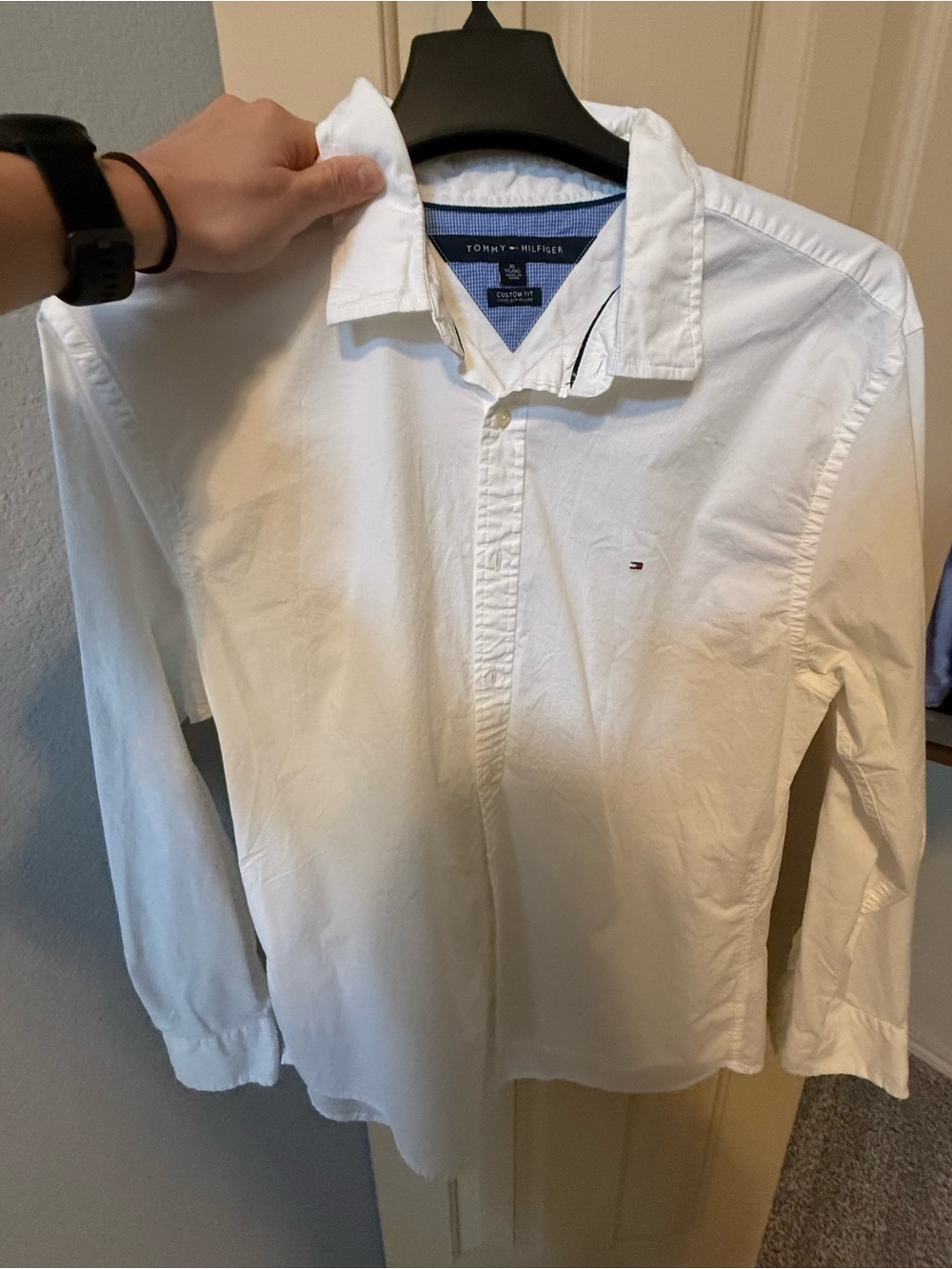 Tommy Hilfiger White Long-Sleeve Dress Shirt with Subtle Logo